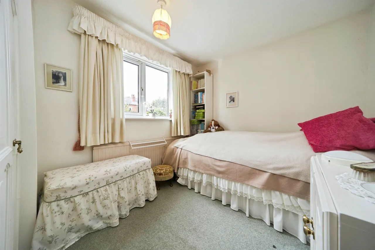 Gledhow Wood Avenue, Leeds, LS8, photo 15