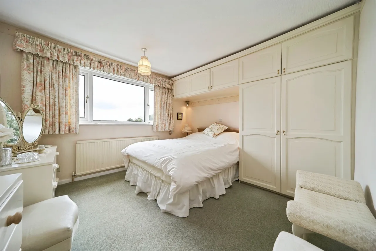 Gledhow Wood Avenue, Leeds, LS8, photo 12