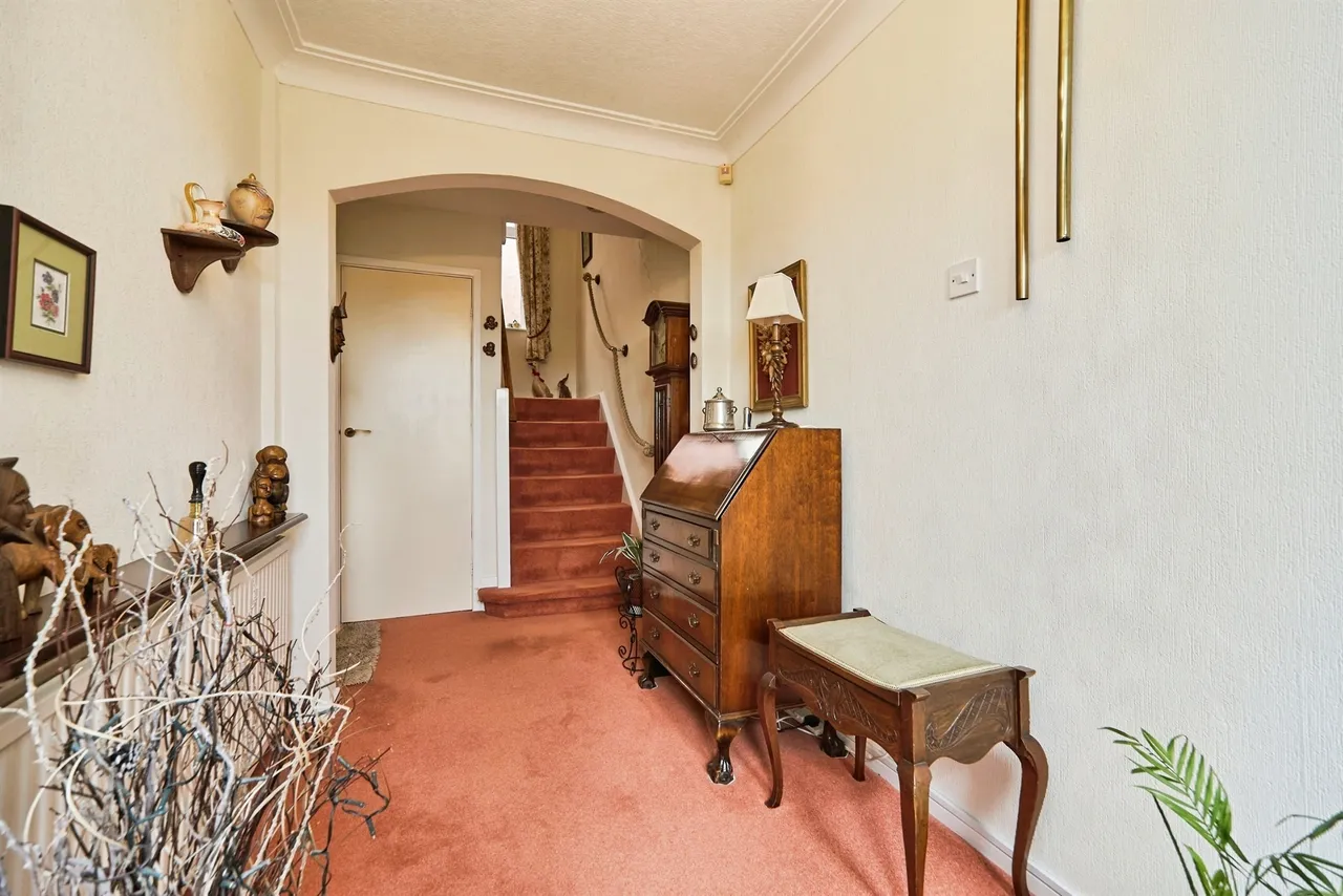 Gledhow Wood Avenue, Leeds, LS8, photo 8