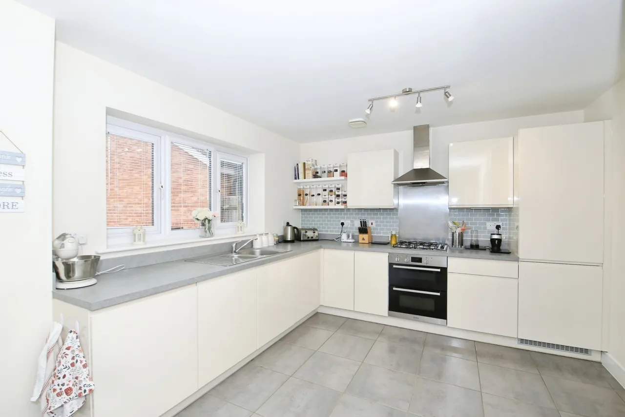 Jackson Avenue, Sawtry, PE28, photo 5