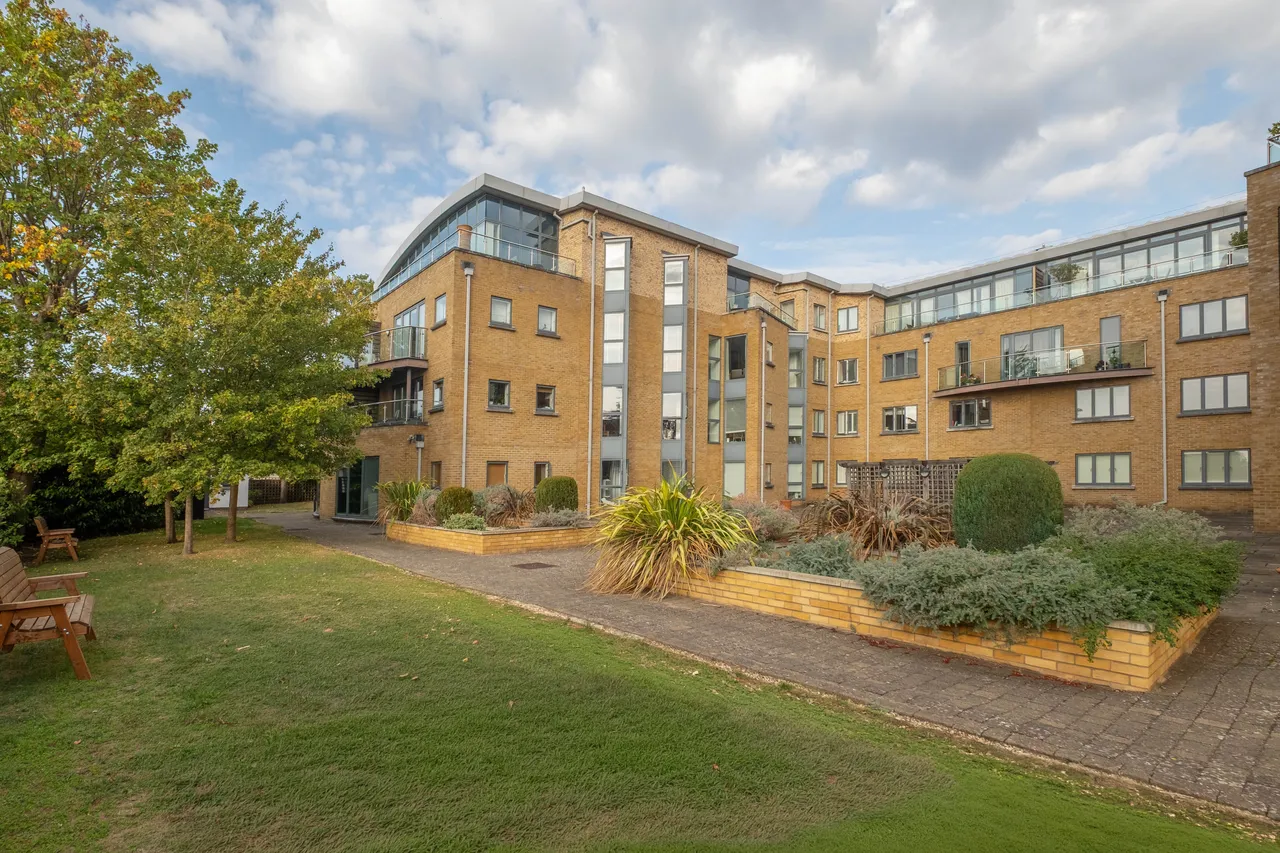 2 bed flat for sale, The Downs, London, SW20