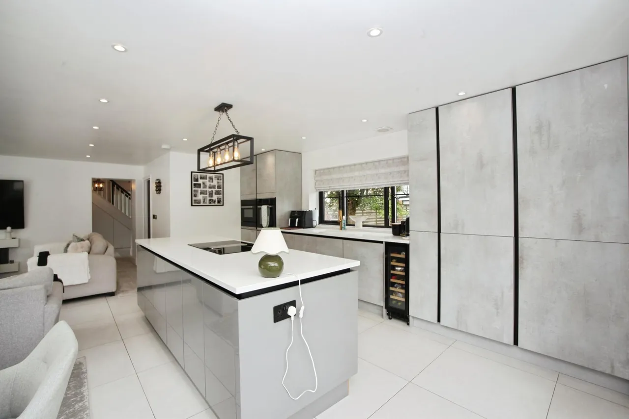 High Street, Newbridge, NP11, photo 11