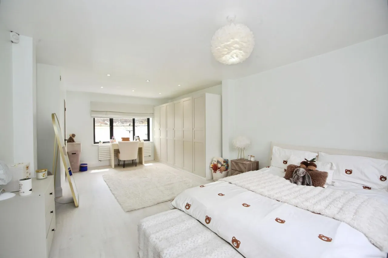 High Street, Newbridge, NP11, photo 27