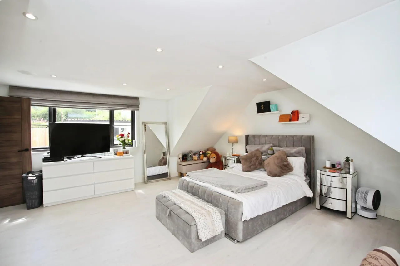 High Street, Newbridge, NP11, photo 29