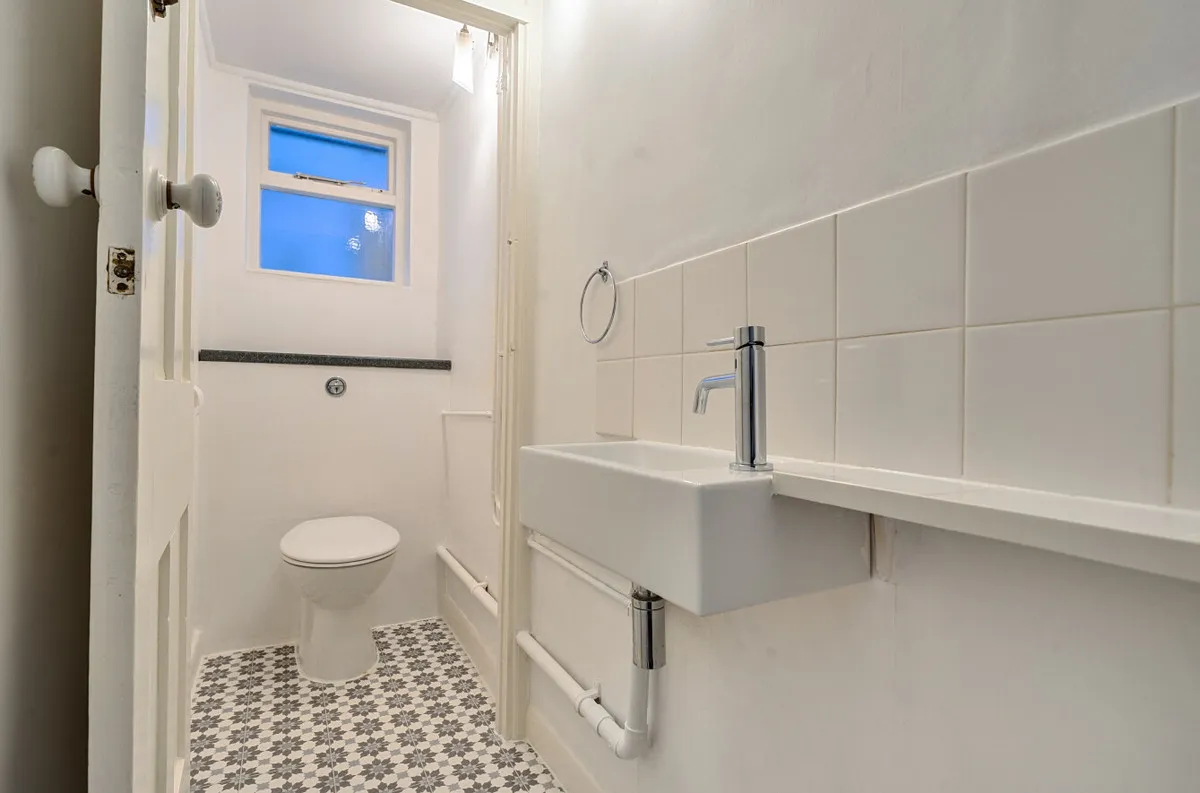 Canbury Avenue, London, KT2, photo 8