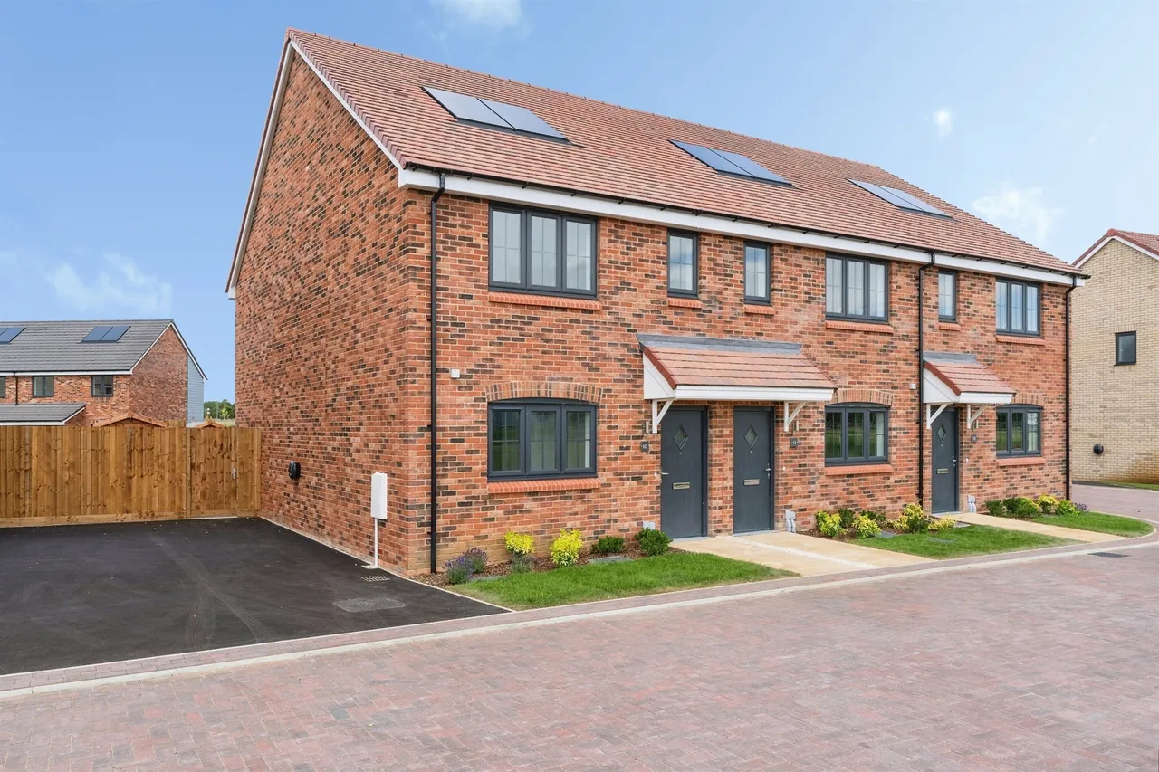 3 bed house for sale, Euphorbia End, Kennett, CB8