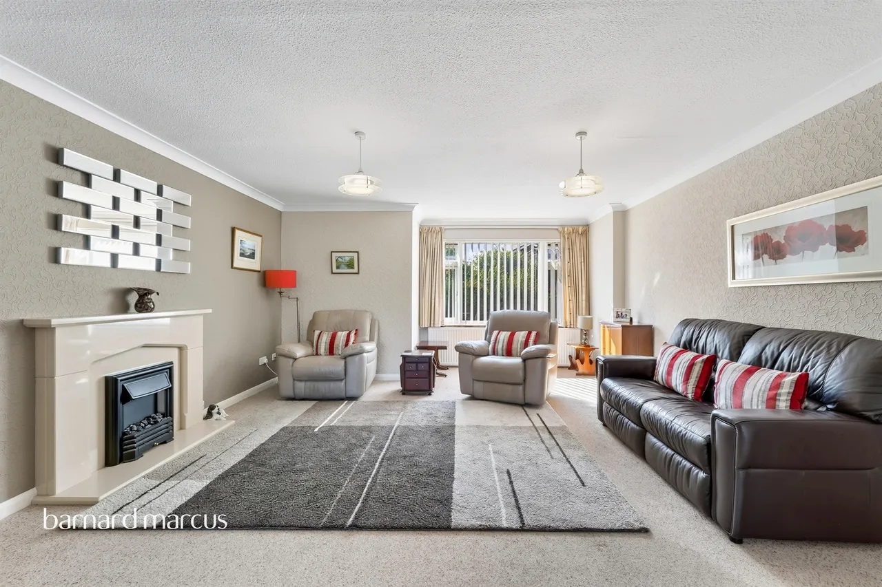 Knolls Close, Worcester Park, KT4, photo 10