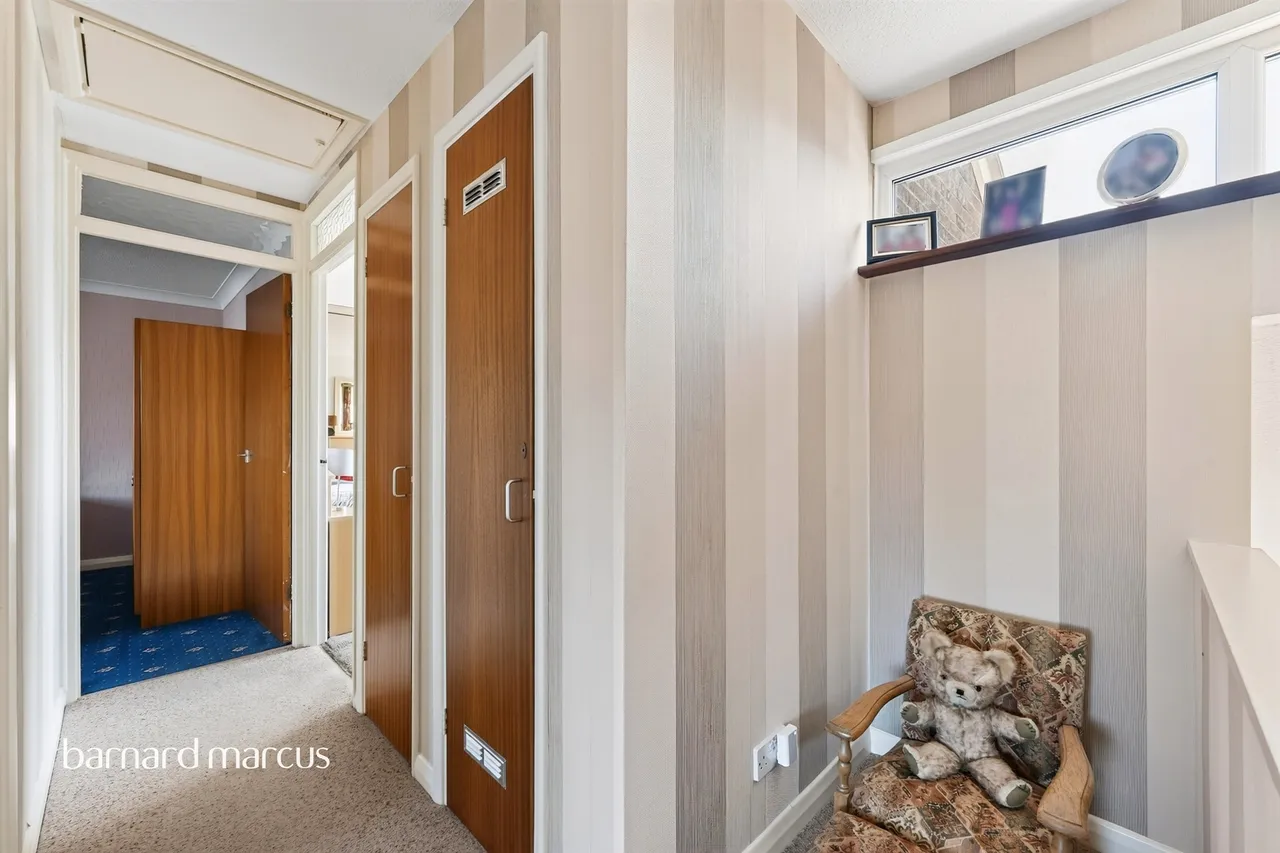 Knolls Close, Worcester Park, KT4, photo 20