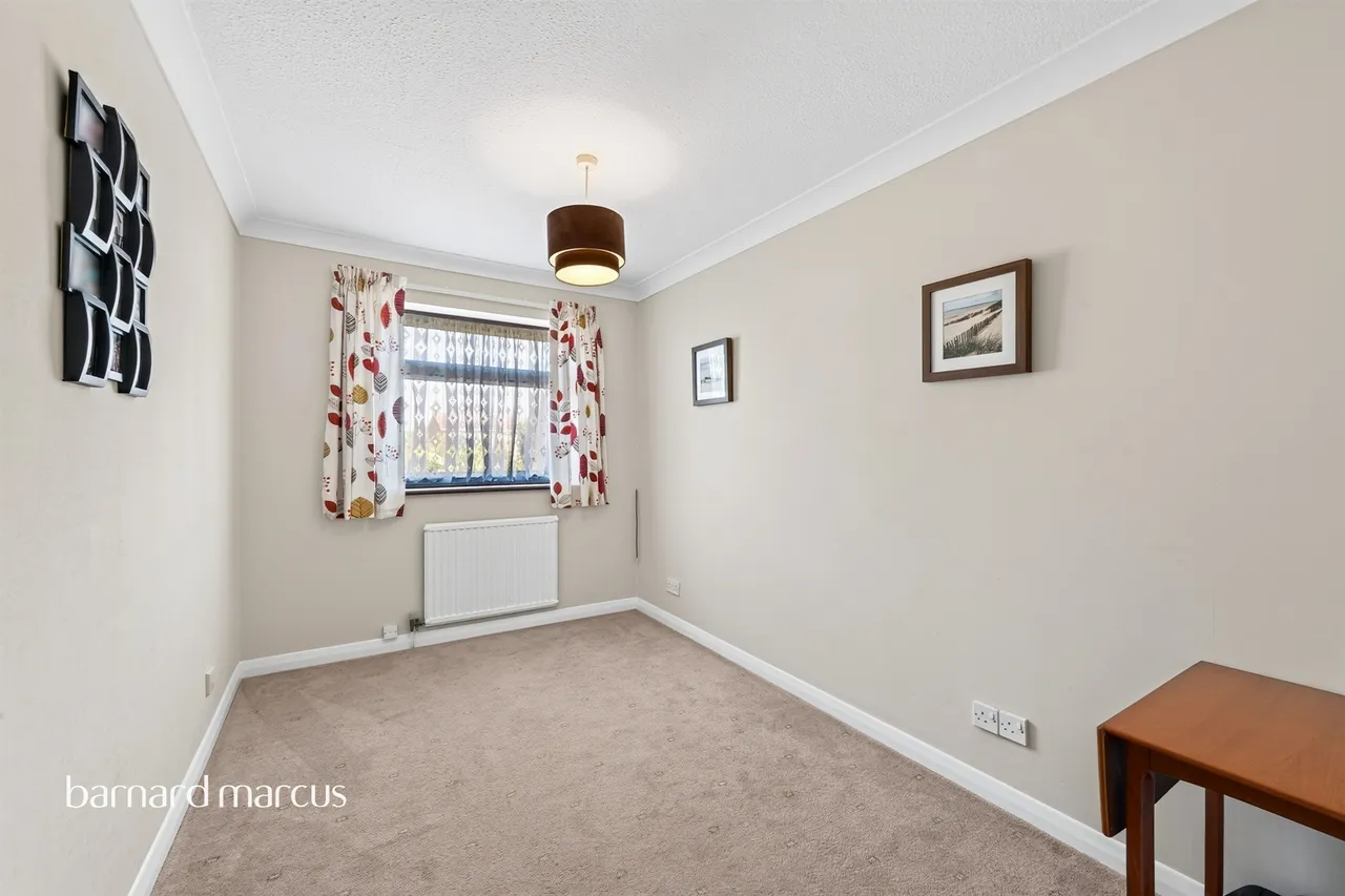 Knolls Close, Worcester Park, KT4, photo 17
