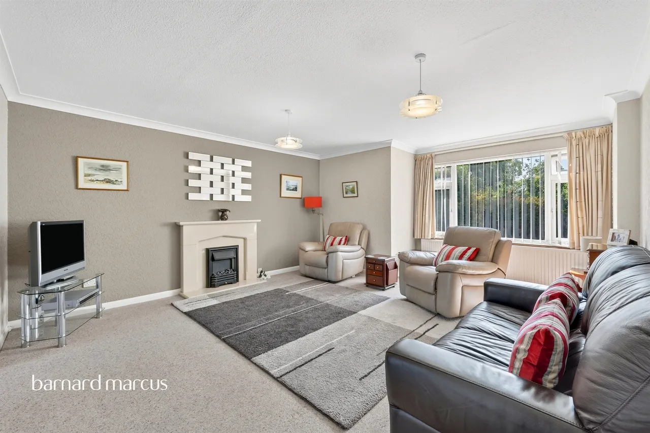 Knolls Close, Worcester Park, KT4, photo 11
