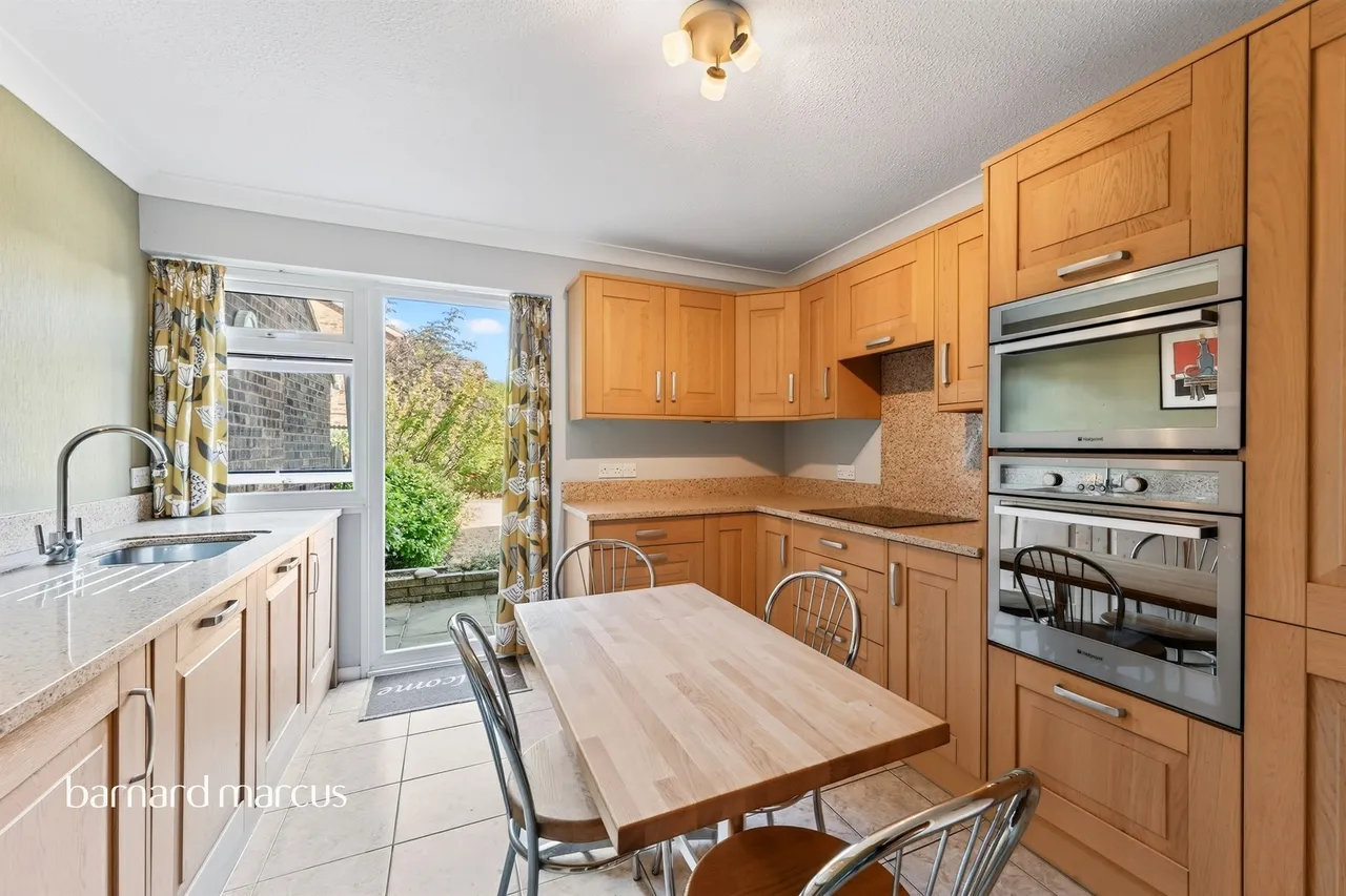 Knolls Close, Worcester Park, KT4, photo 7