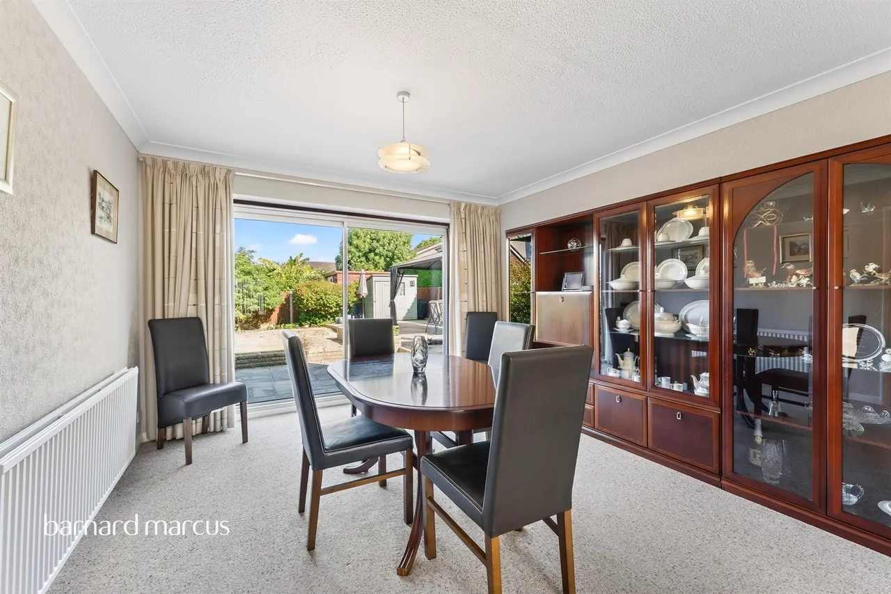 Knolls Close, Worcester Park, KT4, photo 9