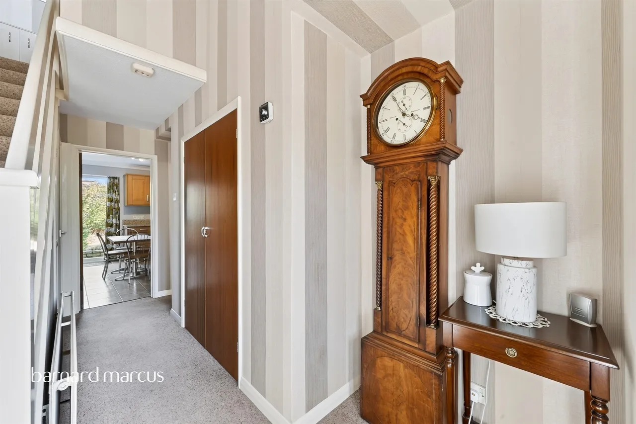 Knolls Close, Worcester Park, KT4, photo 13
