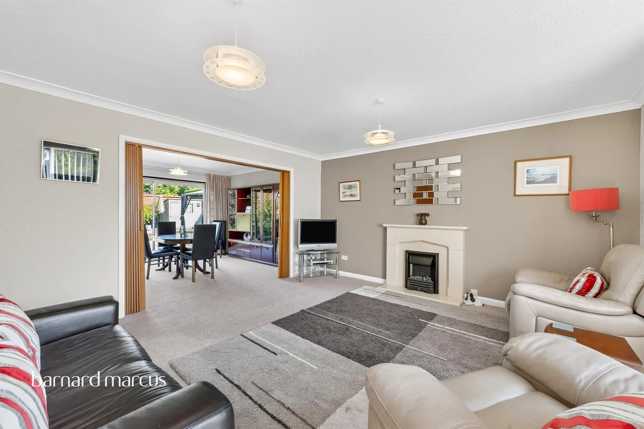 Knolls Close, Worcester Park, KT4, photo 12