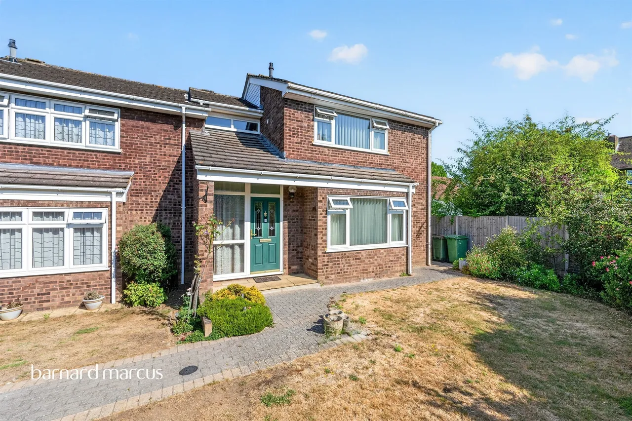 3 bed house for sale, Knolls Close, Worcester Park, KT4