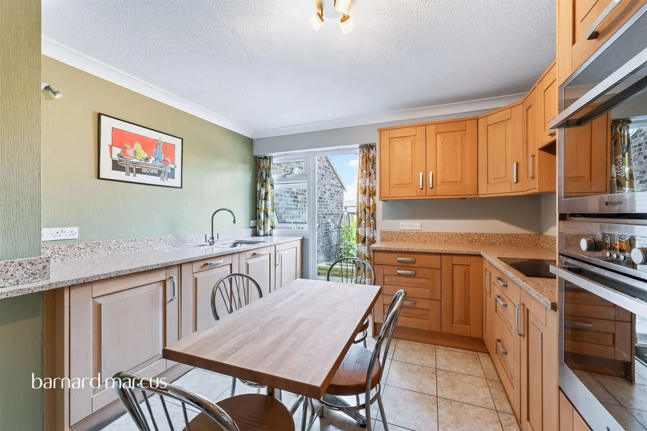 Knolls Close, Worcester Park, KT4, photo 6