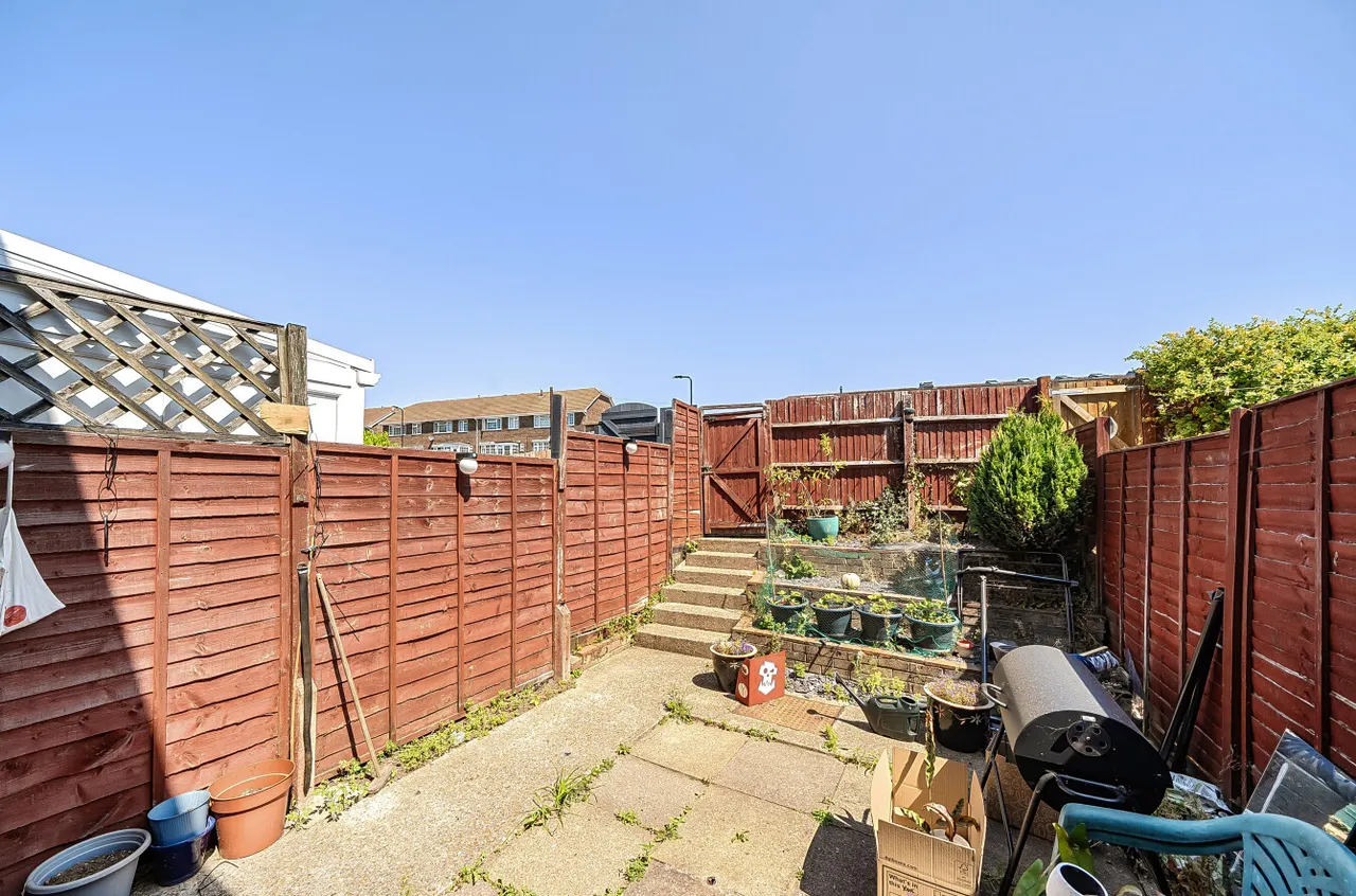 Ticonderoga Gardens, Woolston, SO19, photo 9
