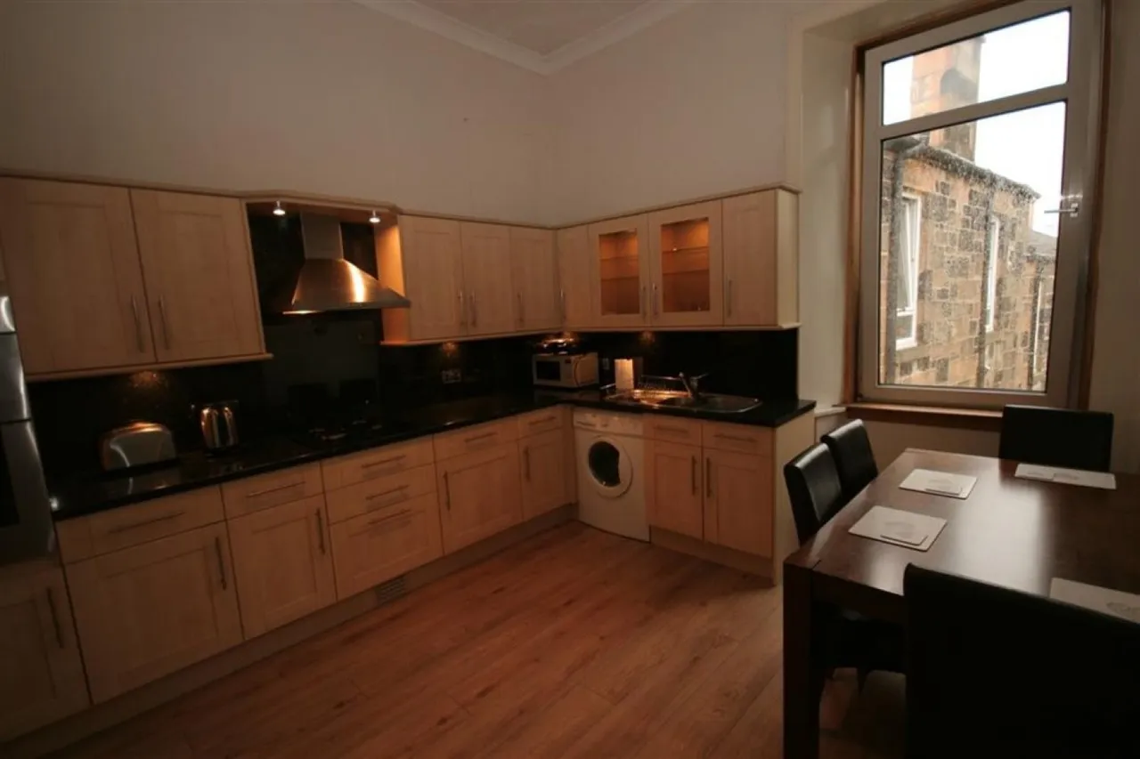2/2, 39 Kilmarnock Road, photo 3