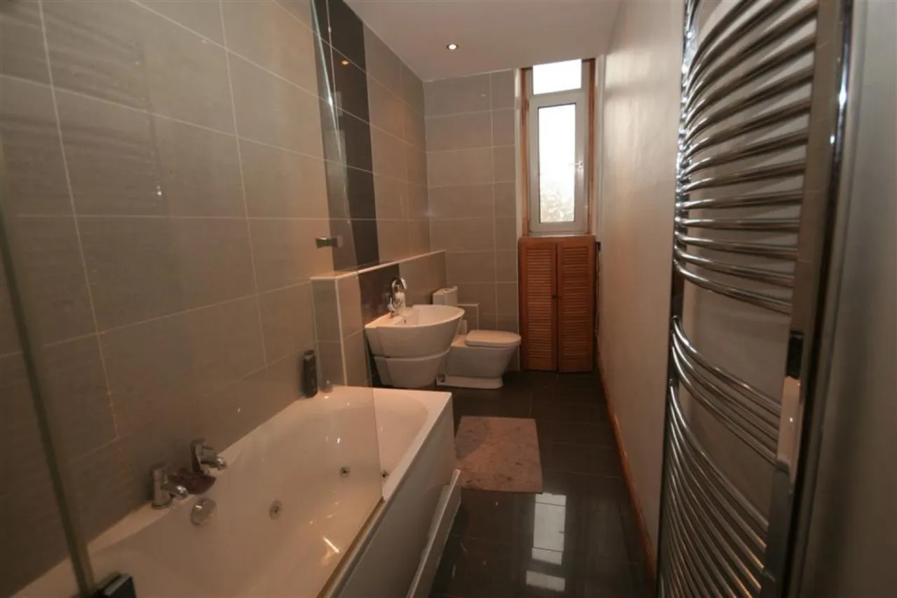 2/2, 39 Kilmarnock Road, photo 6