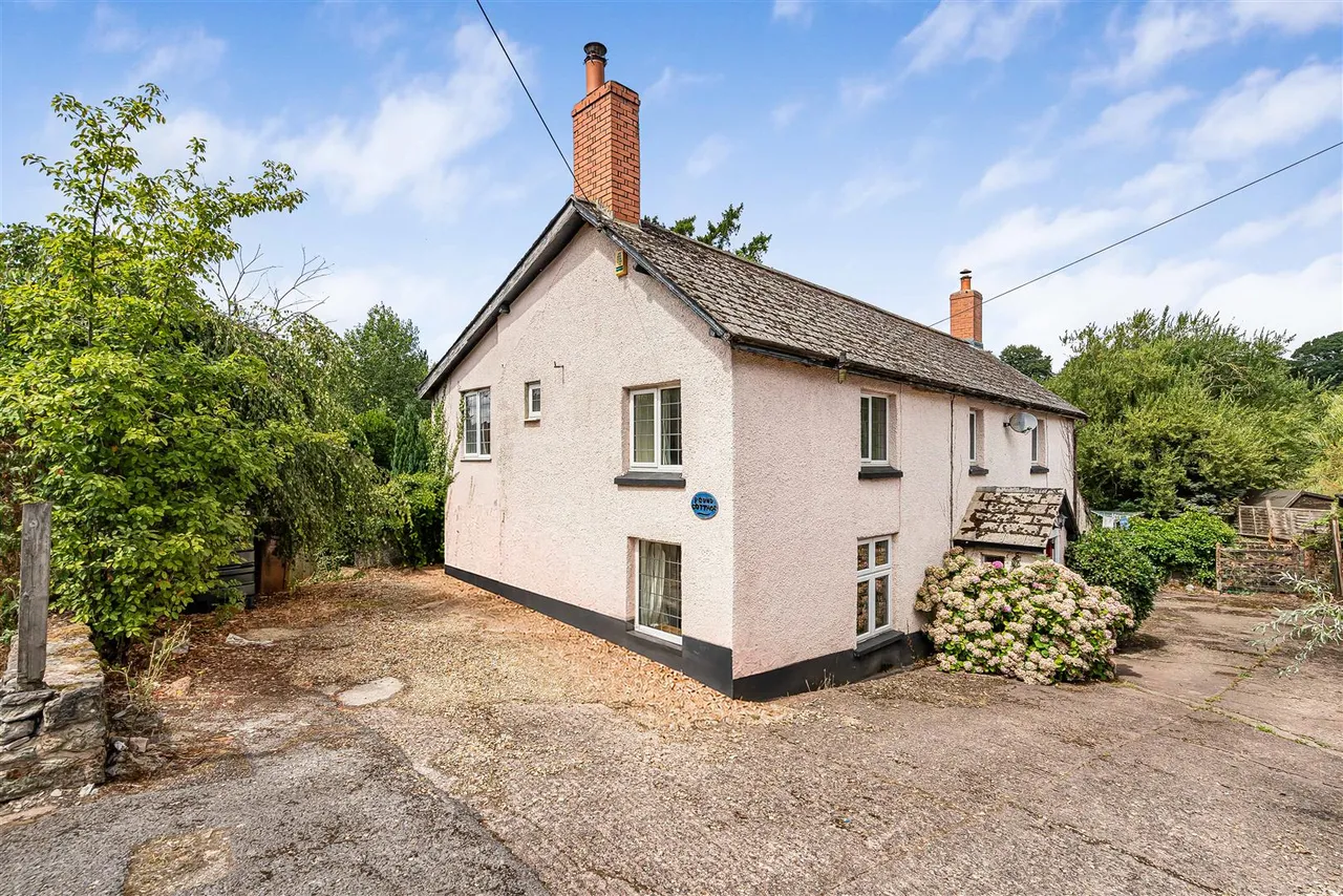 5 bed house for sale, Kentisbeare, Cullompton