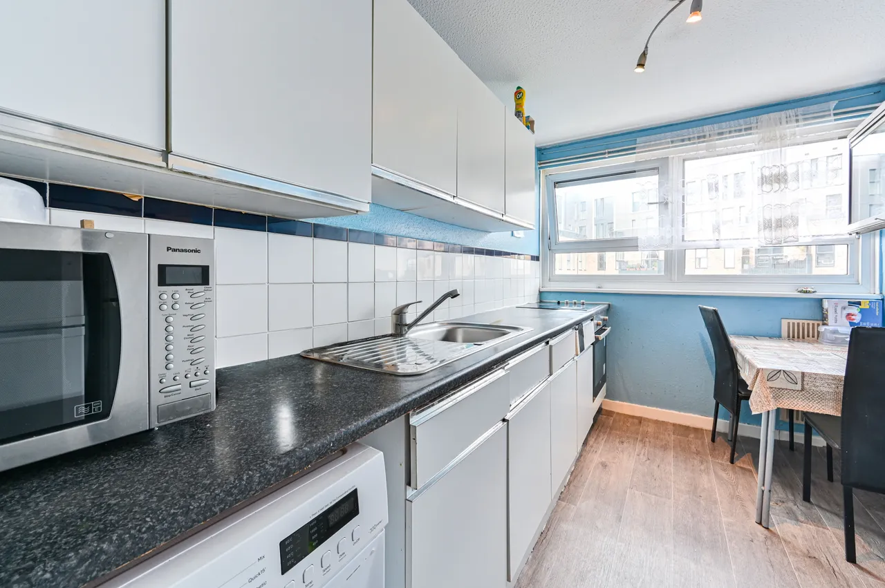 33 Burghley Tower, Trinity Way, London, photo 4