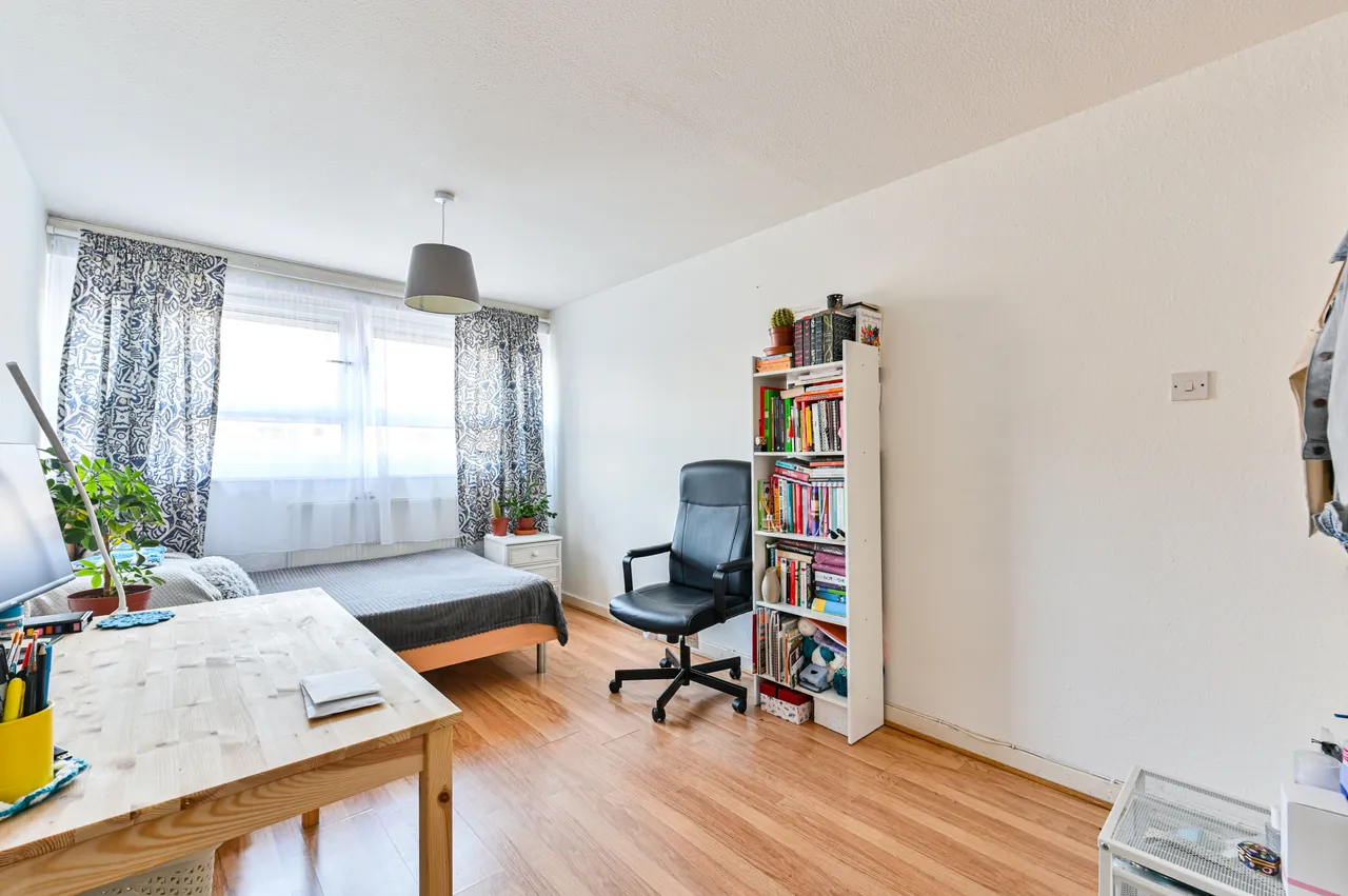 33 Burghley Tower, Trinity Way, London, photo 5