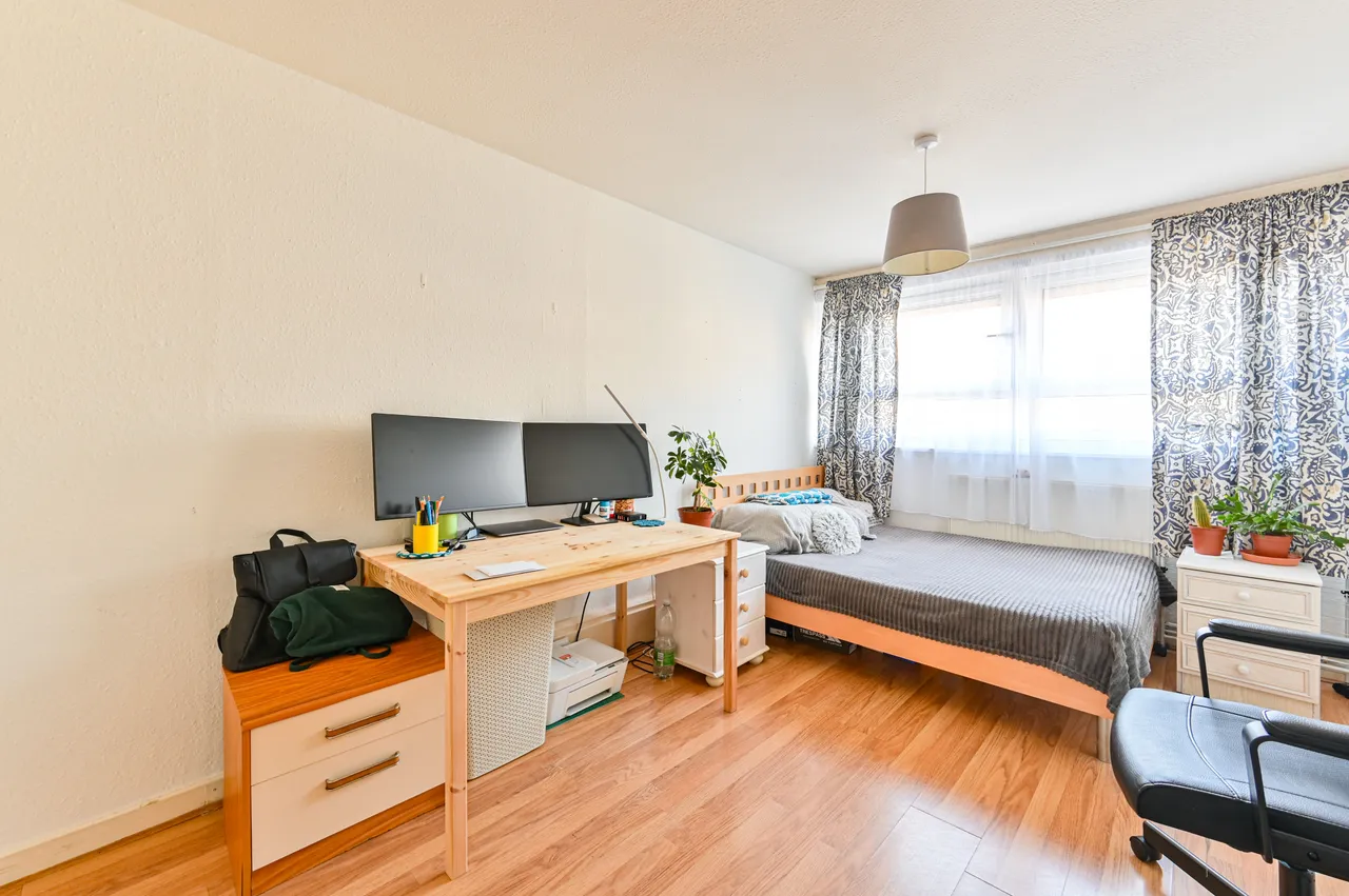 33 Burghley Tower, Trinity Way, London, photo 8