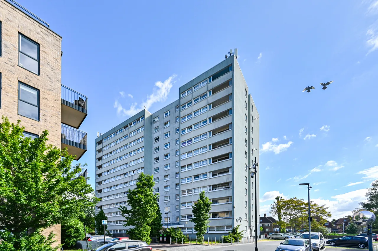 33 Burghley Tower, Trinity Way, London, photo 9