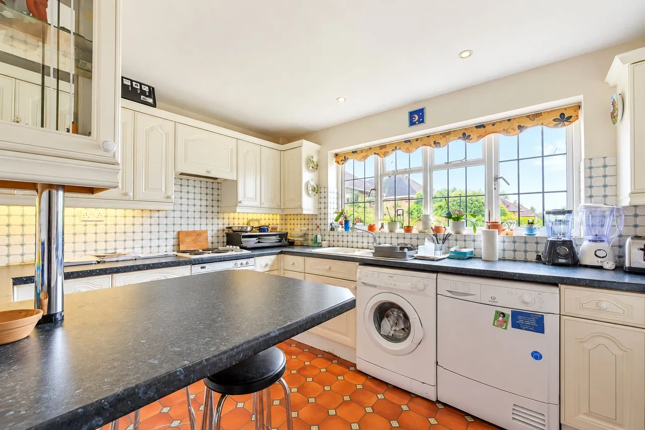 Howard Ridge, Burpham, GU4, photo 5