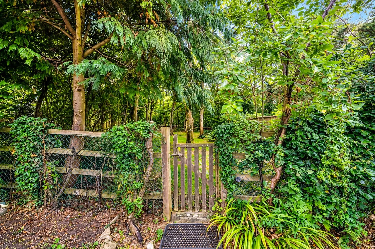 Howard Ridge, Burpham, GU4, photo 9