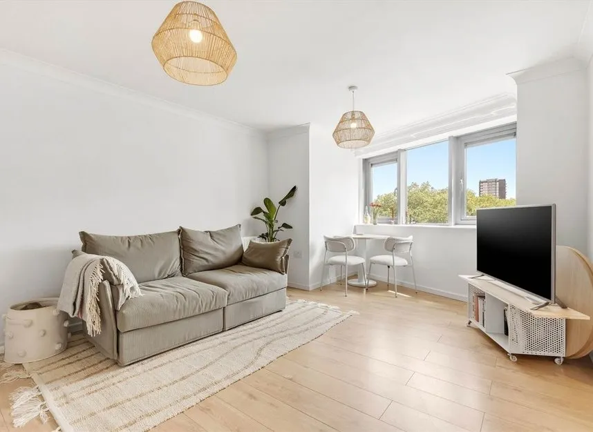 1 bed flat for sale — Muir Road, Clapton, E5