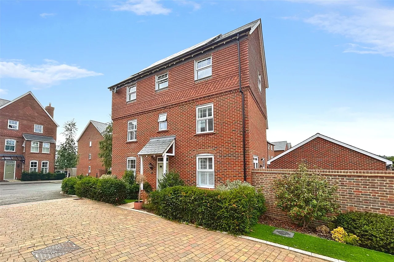4 bed house for sale, Upper Wheatfield, Hook, RG27