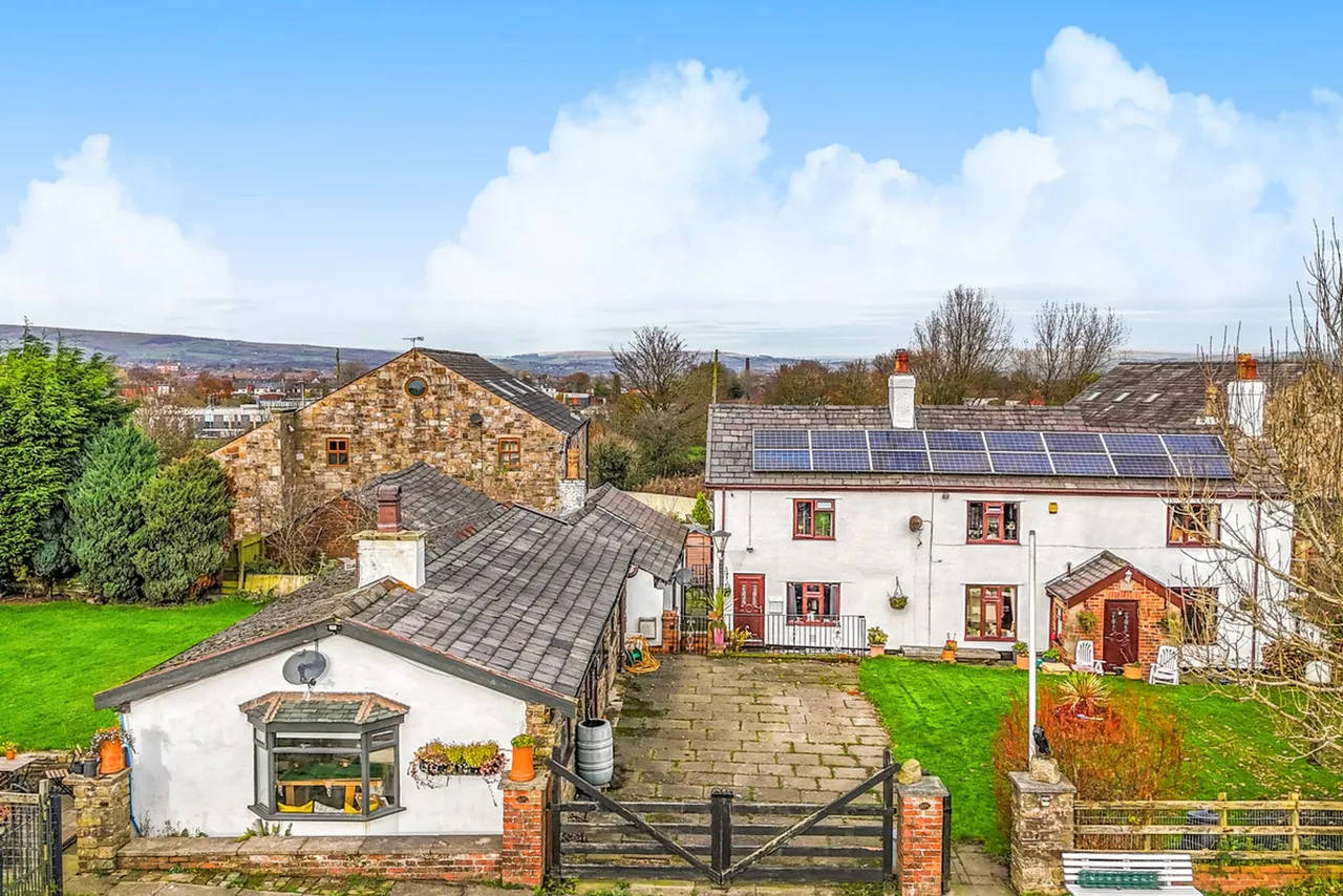 Slack Fold Lane, Farnworth, BL4, photo 3