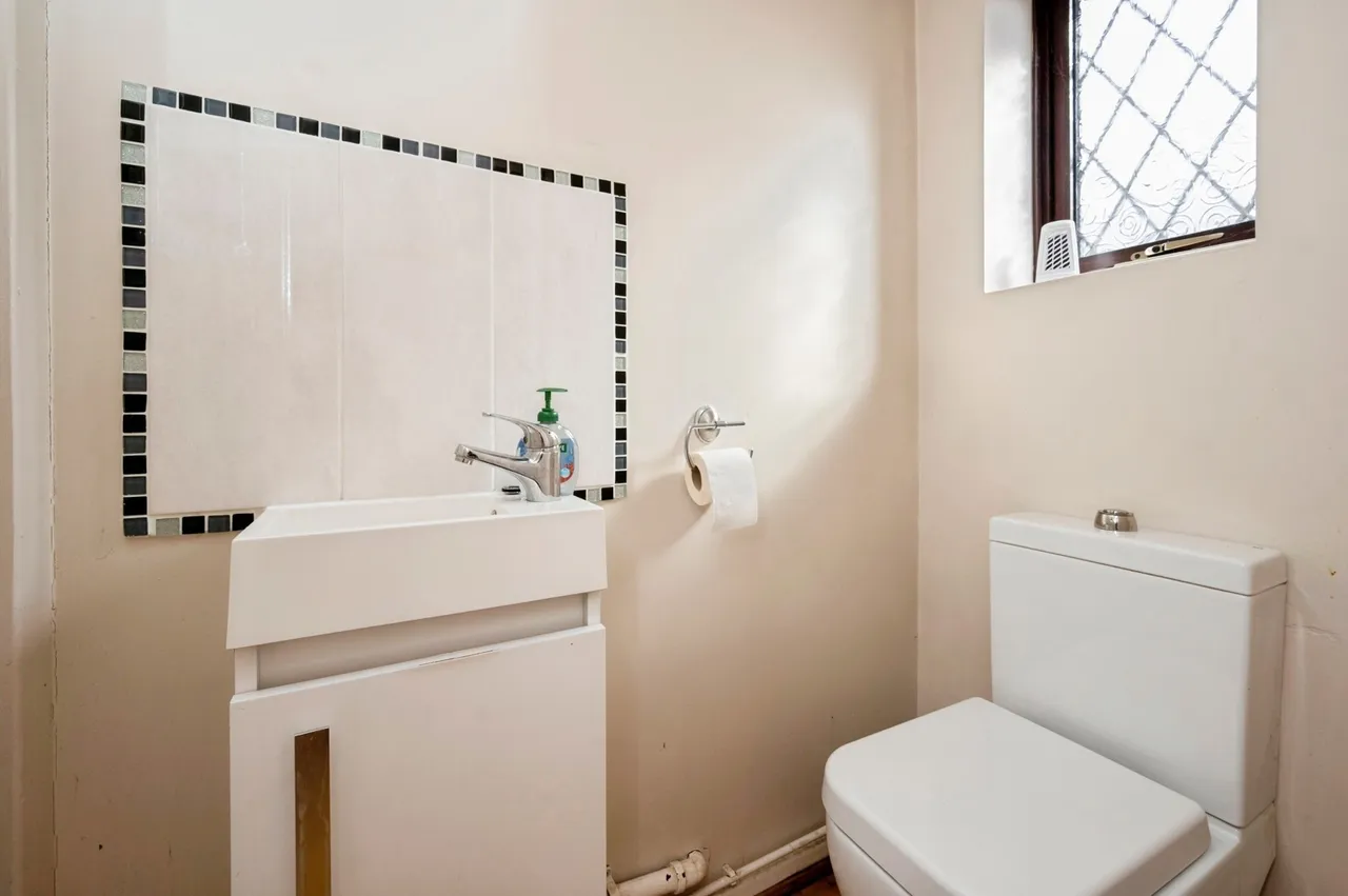 Hammersmith Close, Nuthall, Nottingham, Nottinghamshire, NG16, photo 9