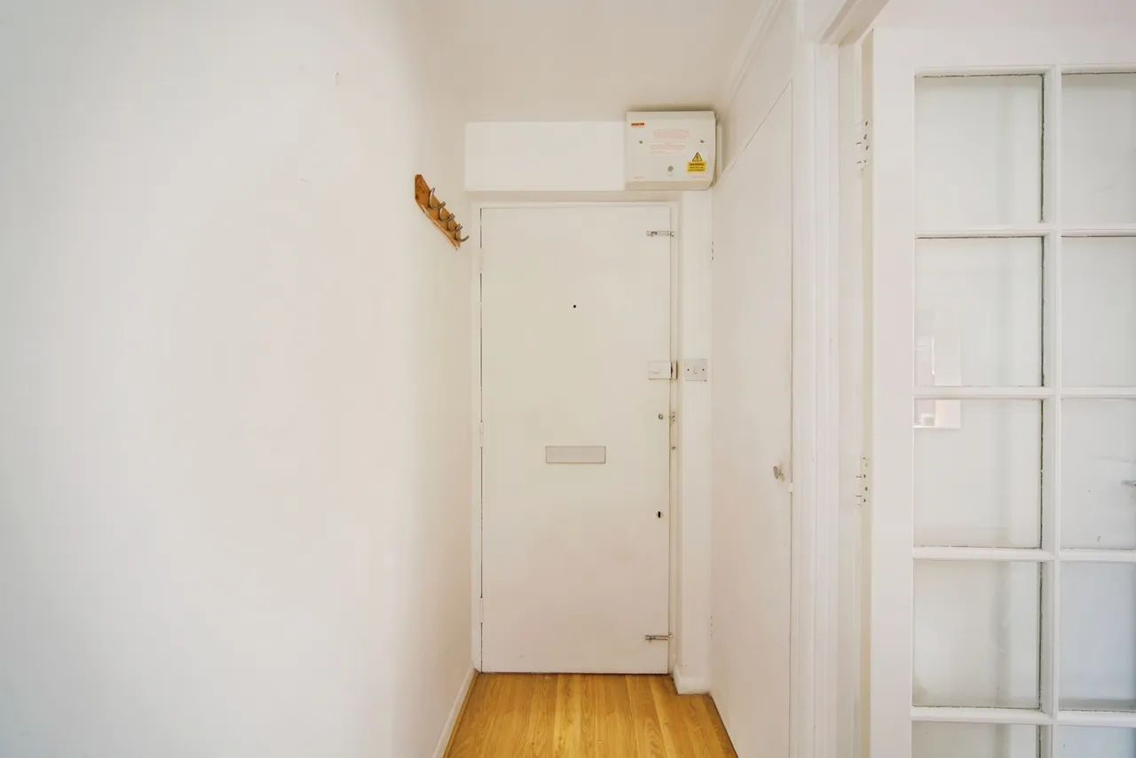 Leigh Hunt Drive, London, N14, photo 17