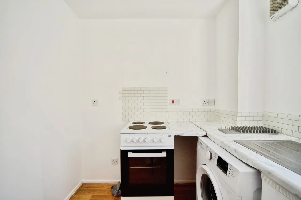 Leigh Hunt Drive, London, N14, photo 14