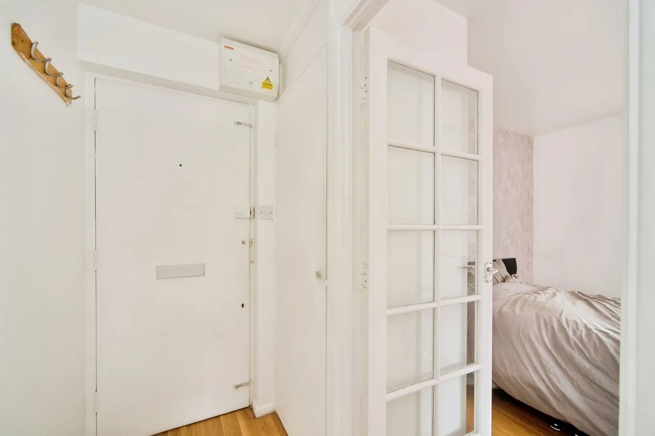 Leigh Hunt Drive, London, N14, photo 15