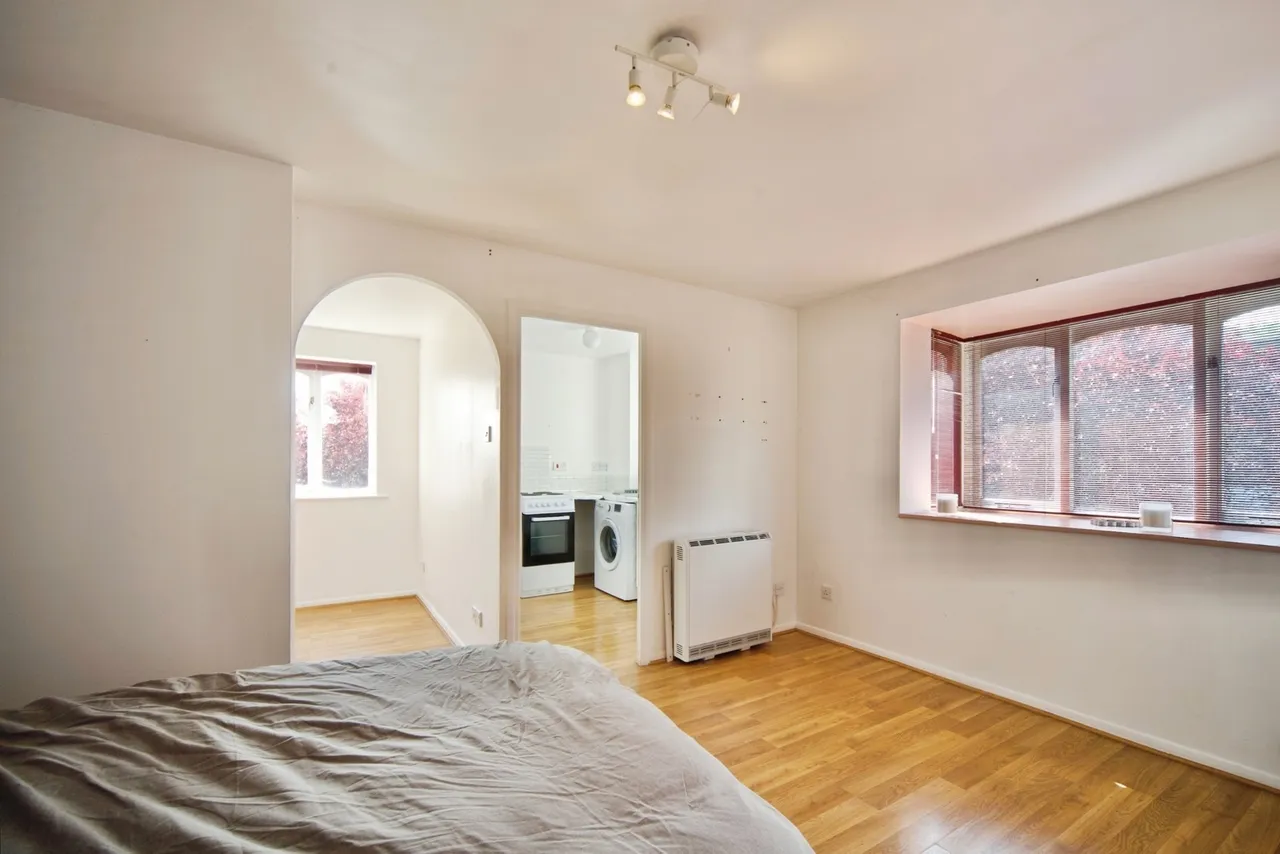 1 bed flat for sale — Leigh Hunt Drive, London, N14