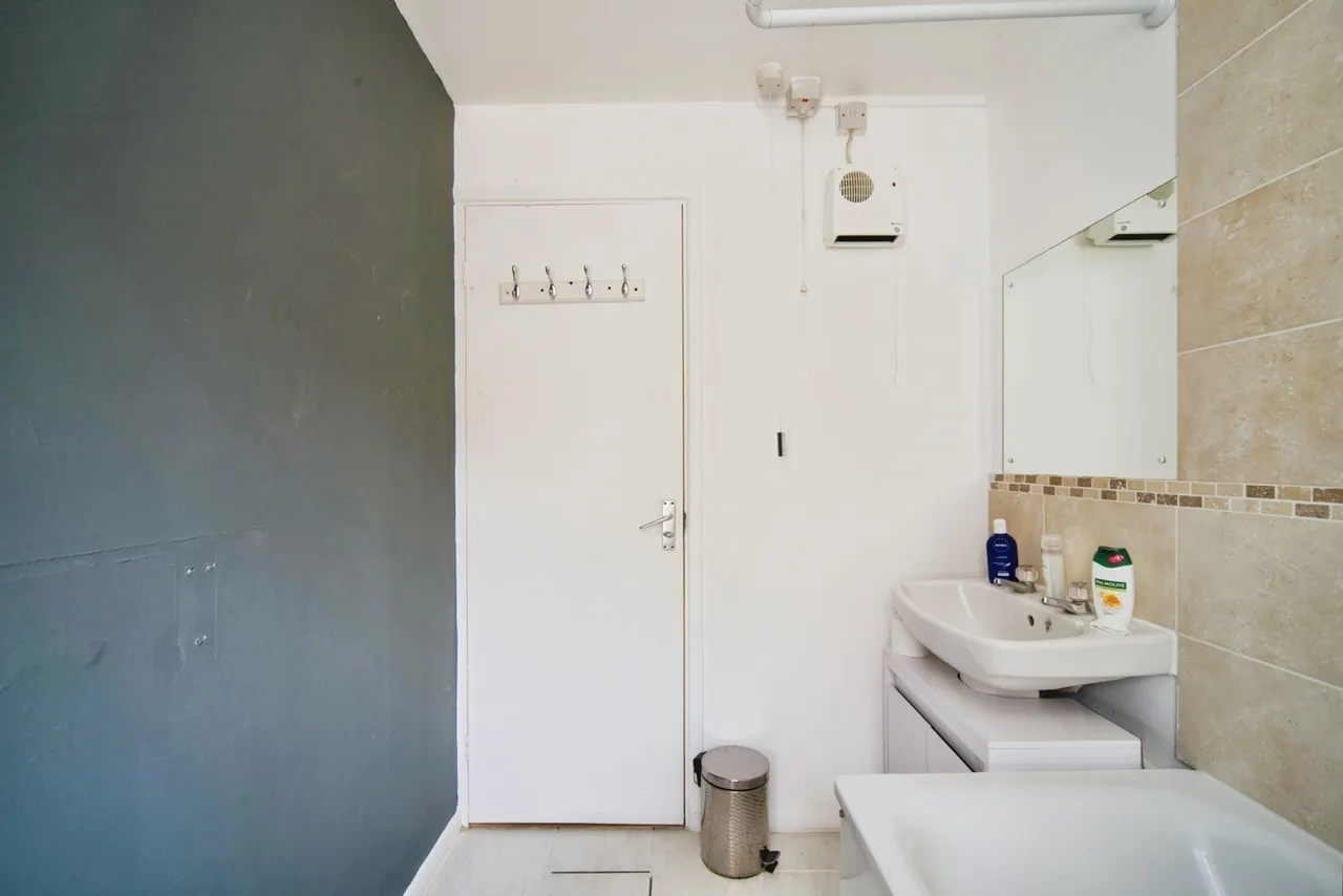 Leigh Hunt Drive, London, N14, photo 12