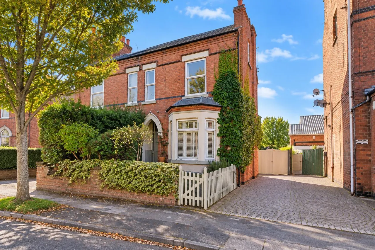 4 bed house for sale, Trent Boulevard, Lady Bay, NG2