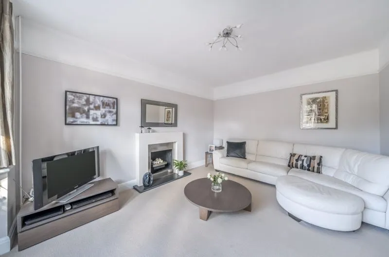 Purley Bury Avenue, Purley CR8 1JE, photo 4