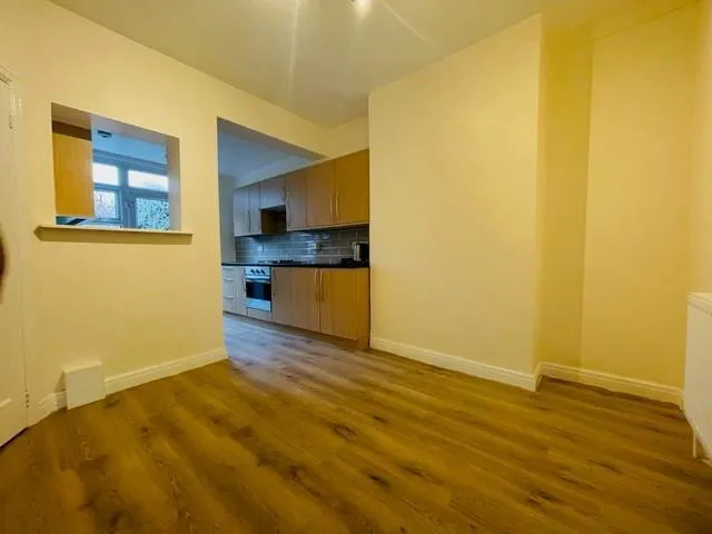 Vicarage Road, West Bromwich, B71, photo 3