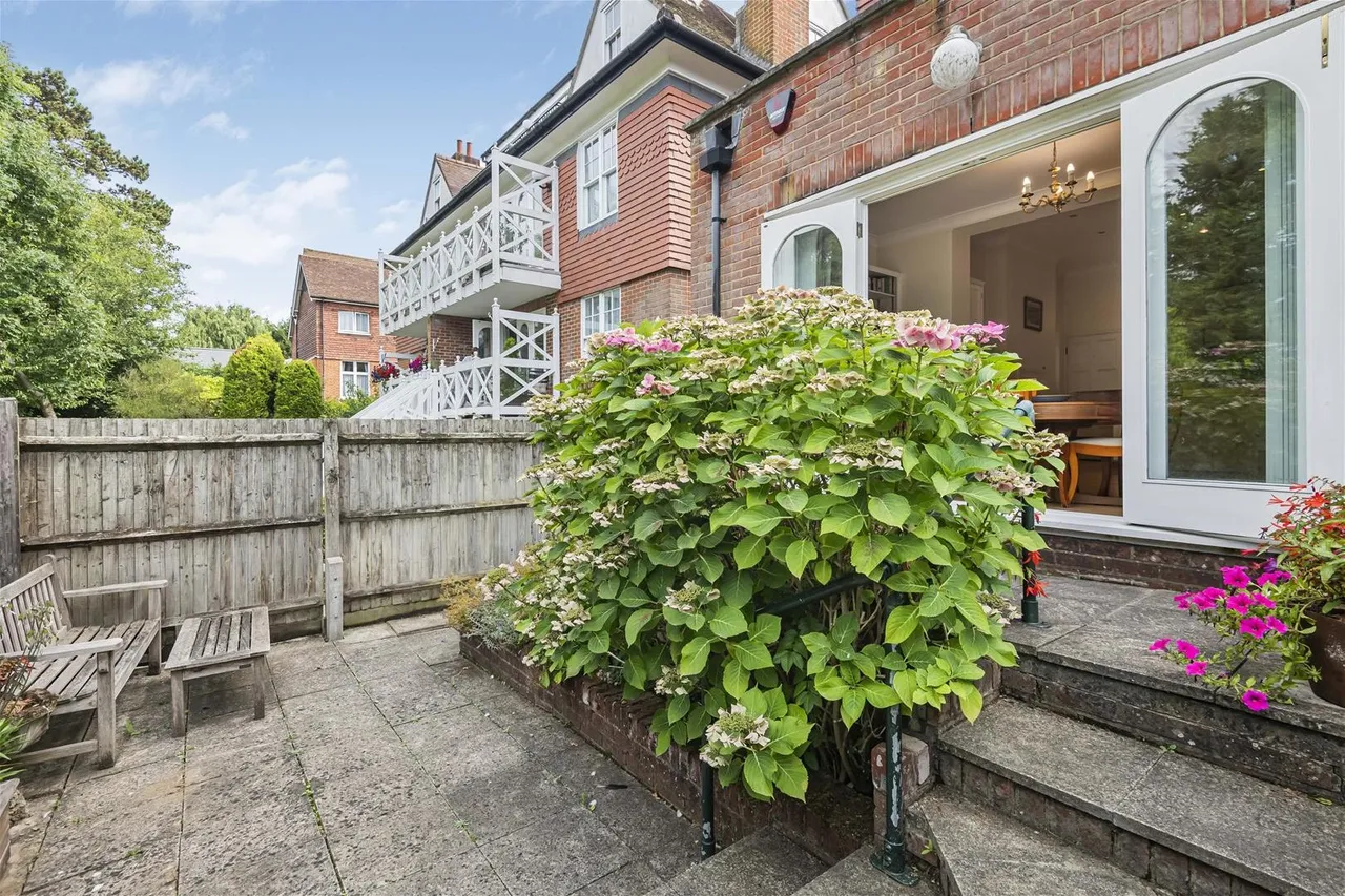 Crescent East, Hadley Wood, Barnet, London EN4 0EY, photo 29