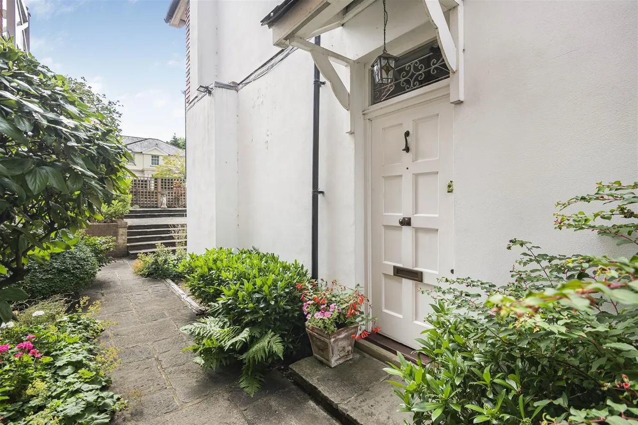 Crescent East, Hadley Wood, Barnet, London EN4 0EY, photo 34