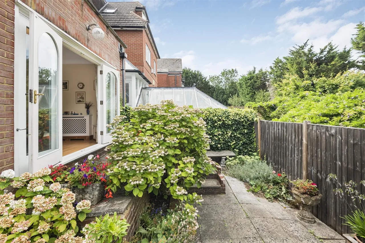 Crescent East, Hadley Wood, Barnet, London EN4 0EY, photo 16