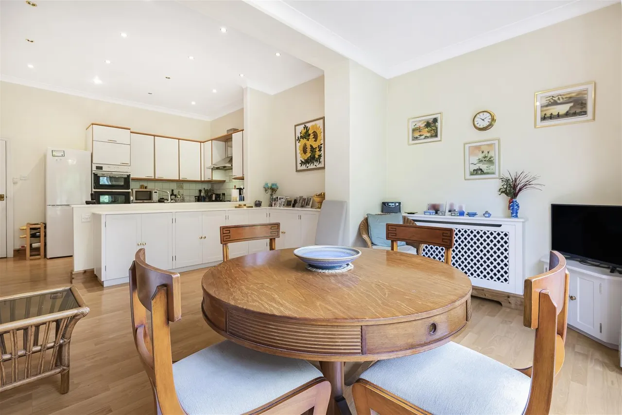 Crescent East, Hadley Wood, Barnet, London EN4 0EY, photo 12