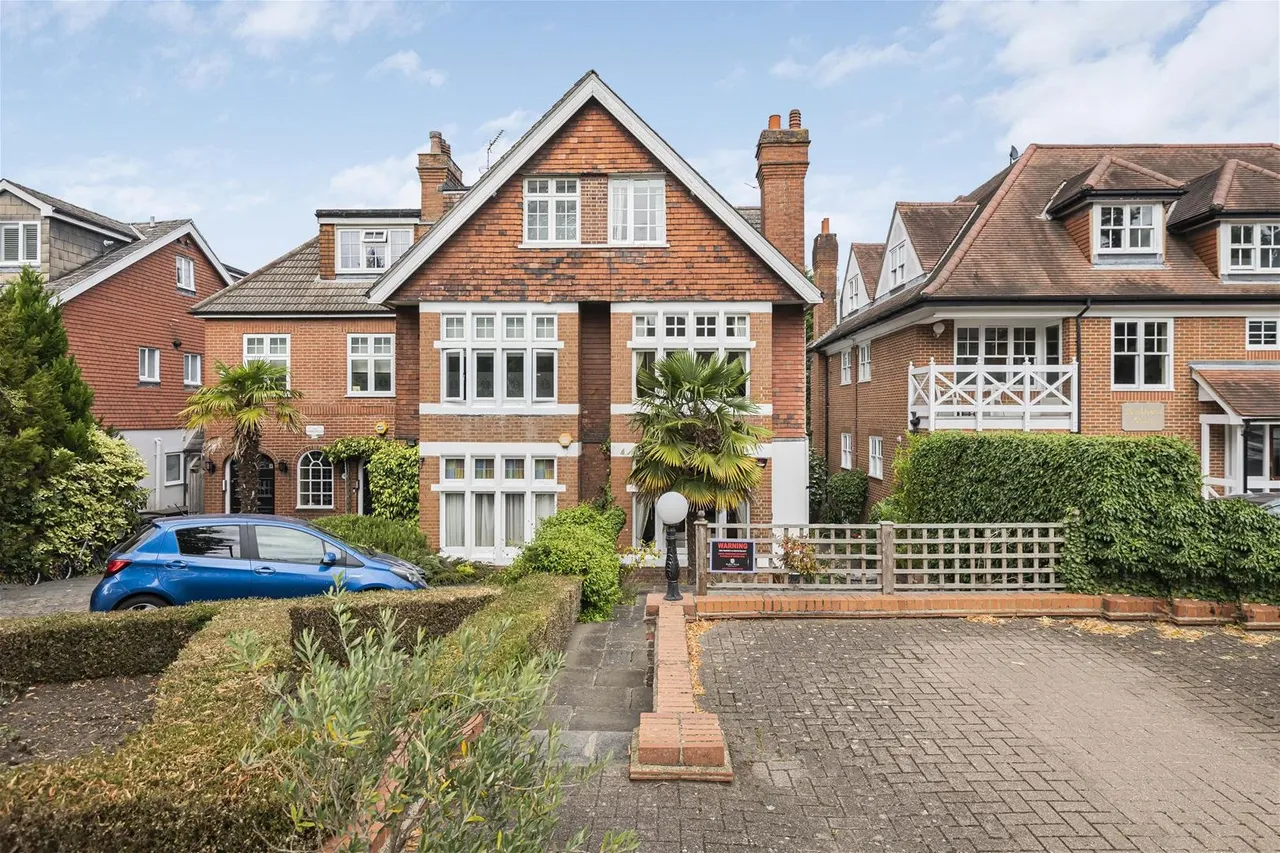 Crescent East, Hadley Wood, Barnet, London EN4 0EY, photo 23