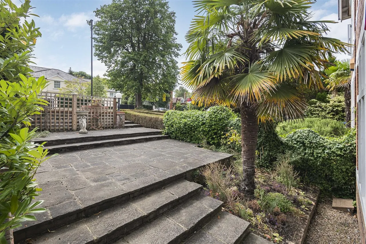 Crescent East, Hadley Wood, Barnet, London EN4 0EY, photo 24