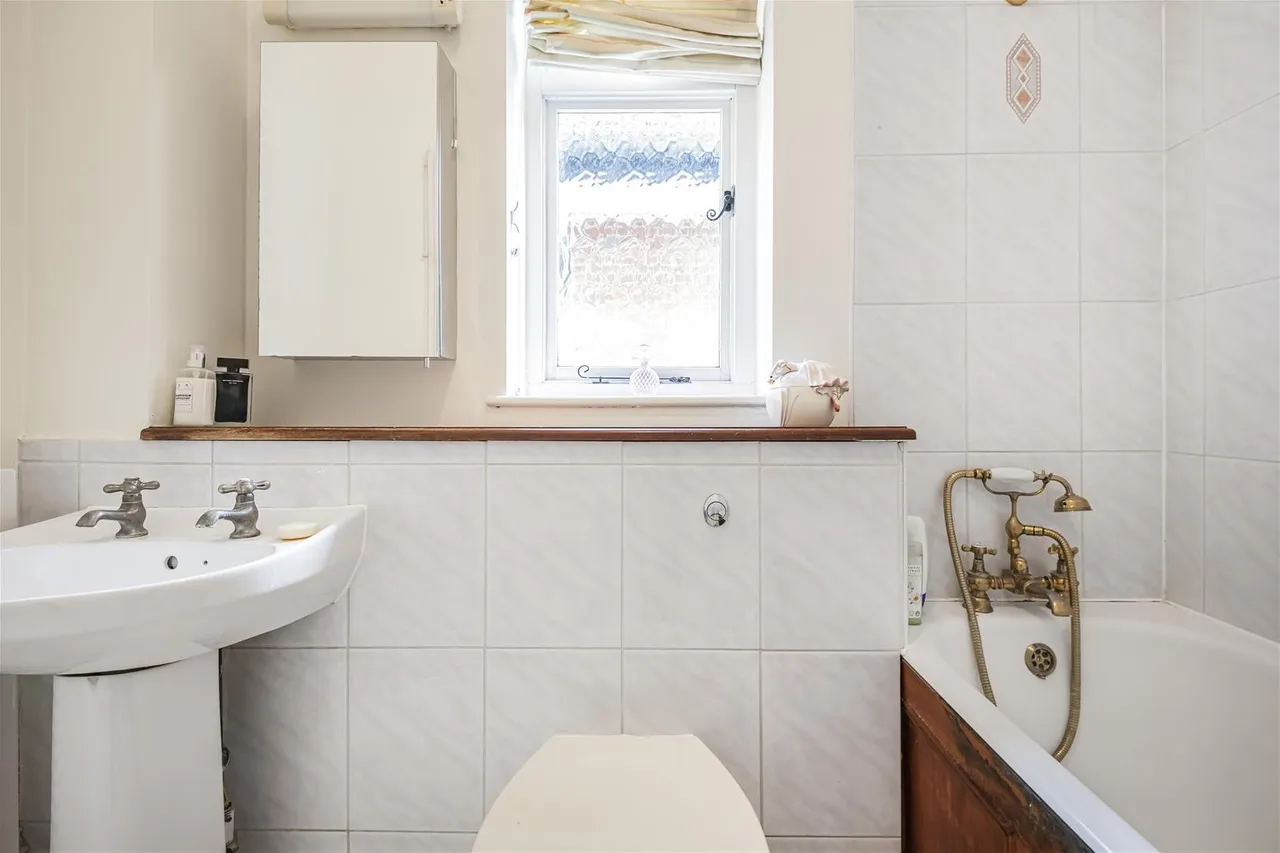 Crescent East, Hadley Wood, Barnet, London EN4 0EY, photo 31