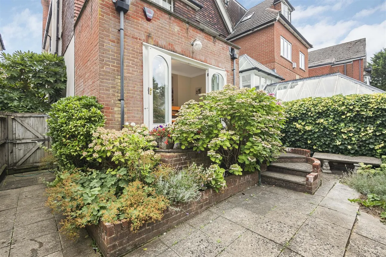 Crescent East, Hadley Wood, Barnet, London EN4 0EY, photo 20